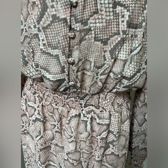 1.State Pink Snakeskin Long Sleeve High Low Dress size S but fits like a M NWT - Picture 6 of 8